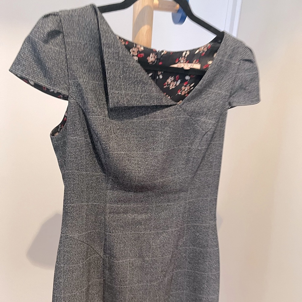 Review Dress / Size 10 - Picture 14 of 14